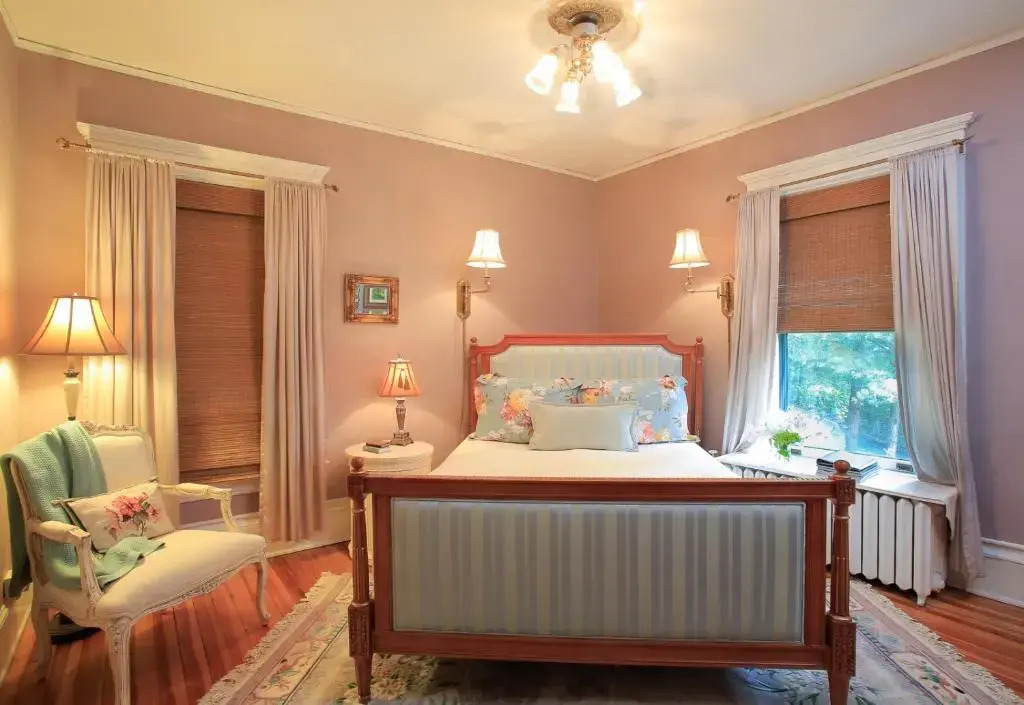 The Lion and the Rose Bed and Breakfast
