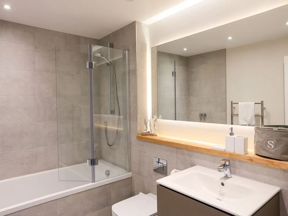 Saltstone, 3 Island Place