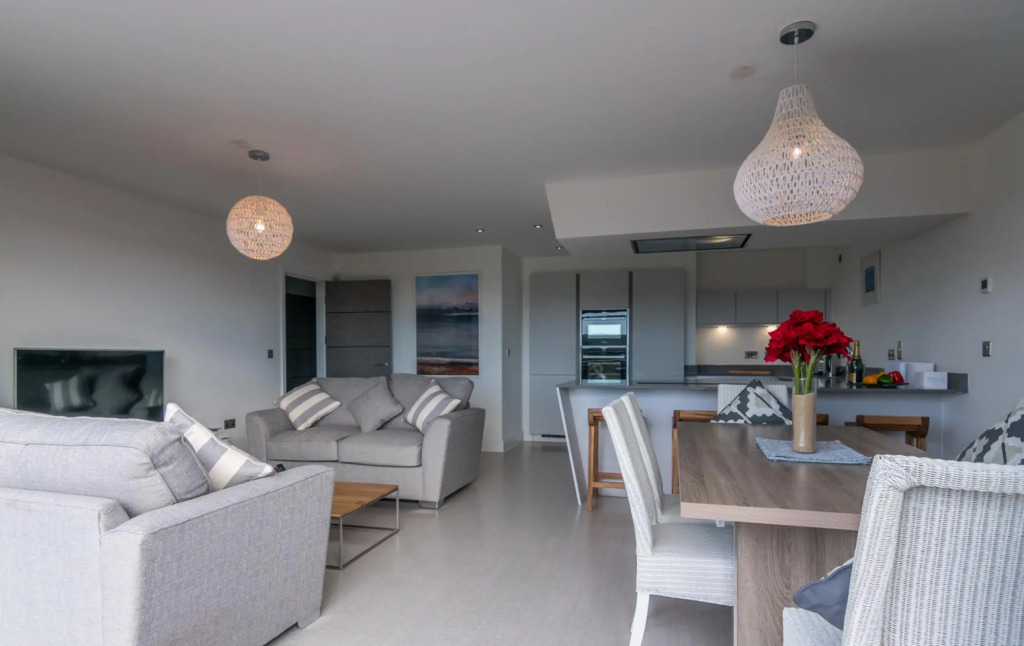 Apartment 3 Waterstone House - Sea Front Apartment Hot Tub
