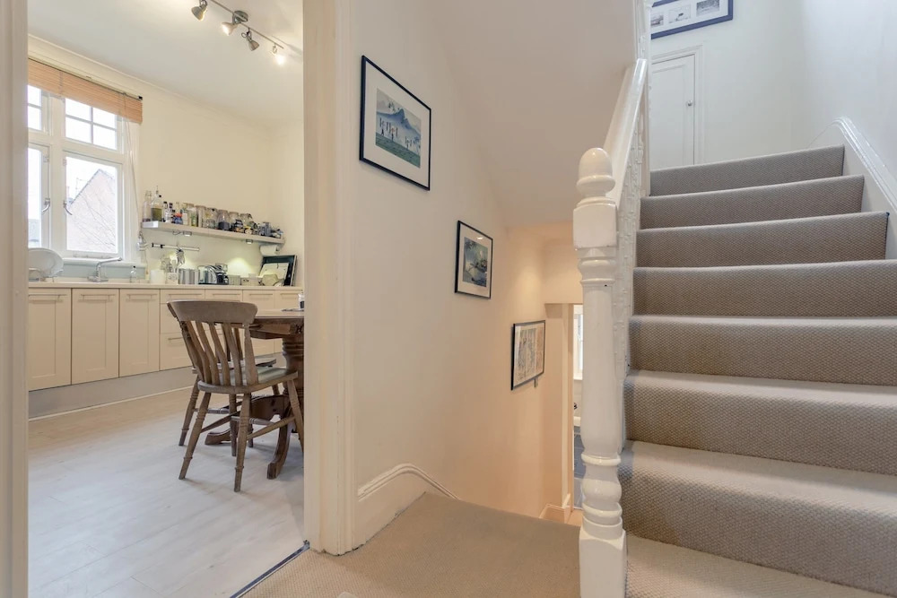 Charming 2 Bedroom Apartment Near Battersea