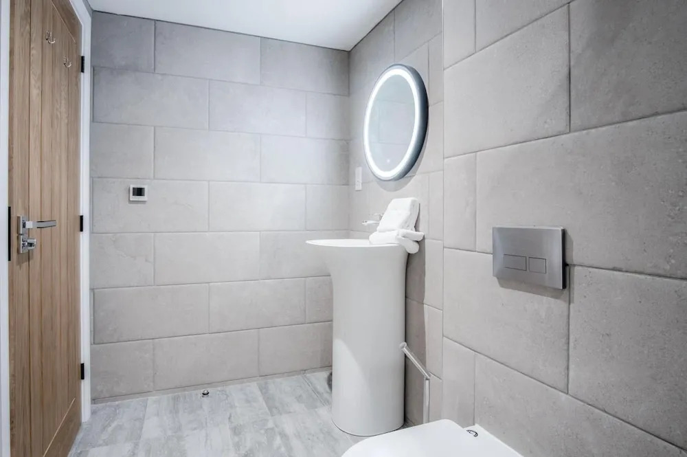 Suite 11 - Sleeping Giant Hotel - PEN Y CAE Inn