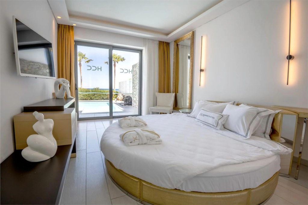 Diamond Deluxe Hotel