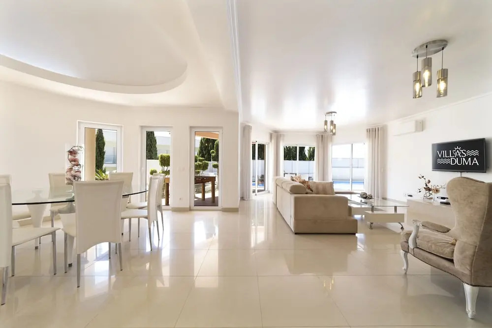 Duma in Albufeira With 4 Bedrooms and 4 Bathrooms