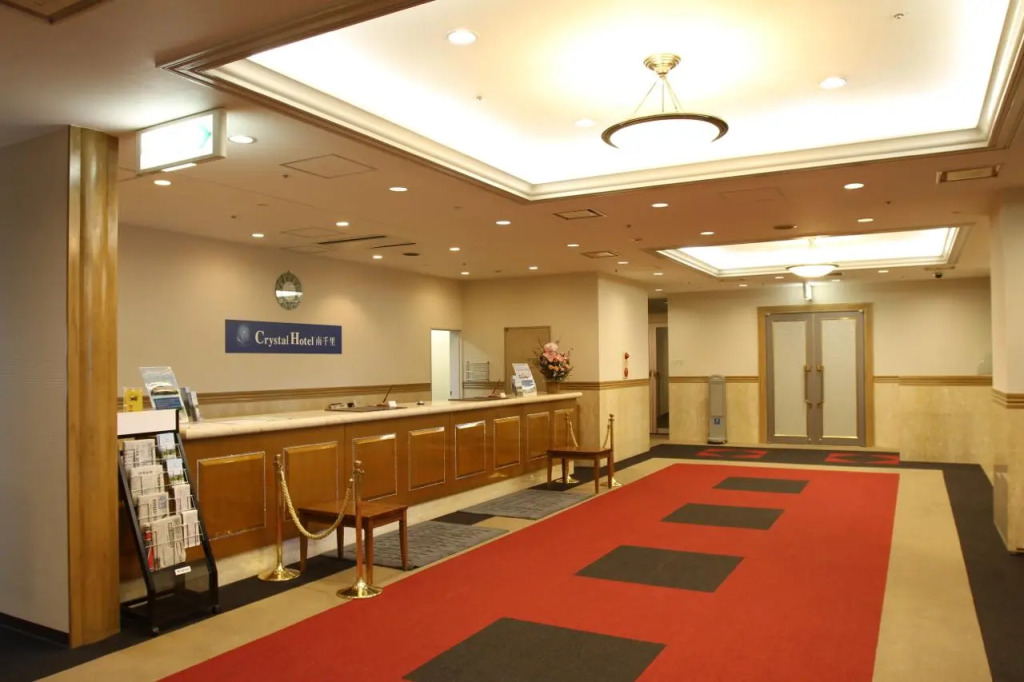 Minamisenri Crystal Hotel