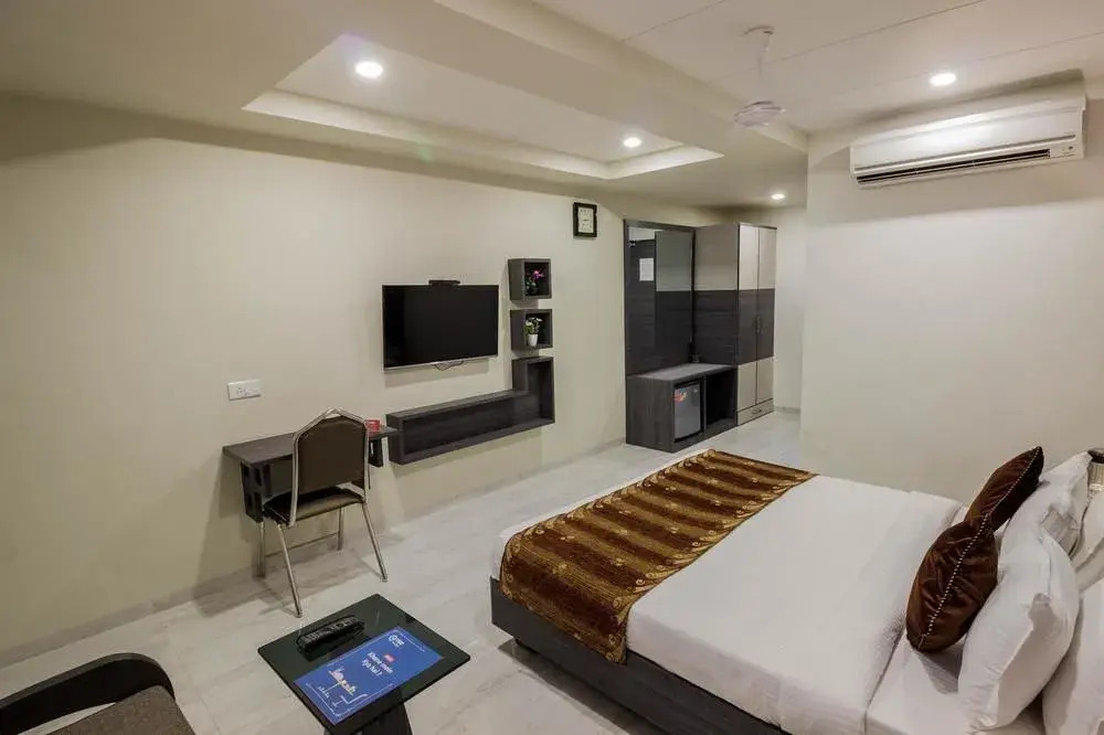 OYO Rooms High Court SG Highway