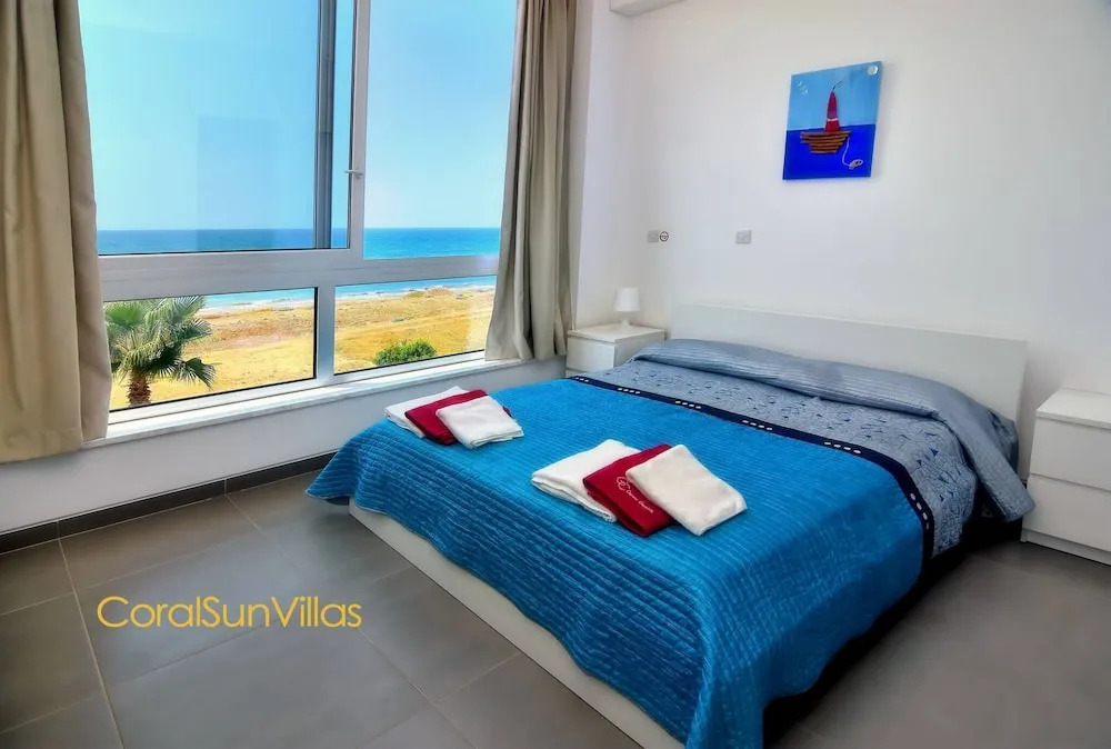 Blue - Beach Front Spectacular Villa Sleeps 10