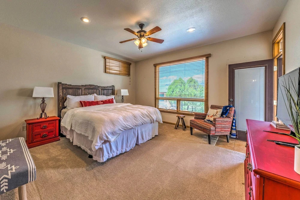 Luxe Ruidoso Home w/ Hot Tub + Mountain Views