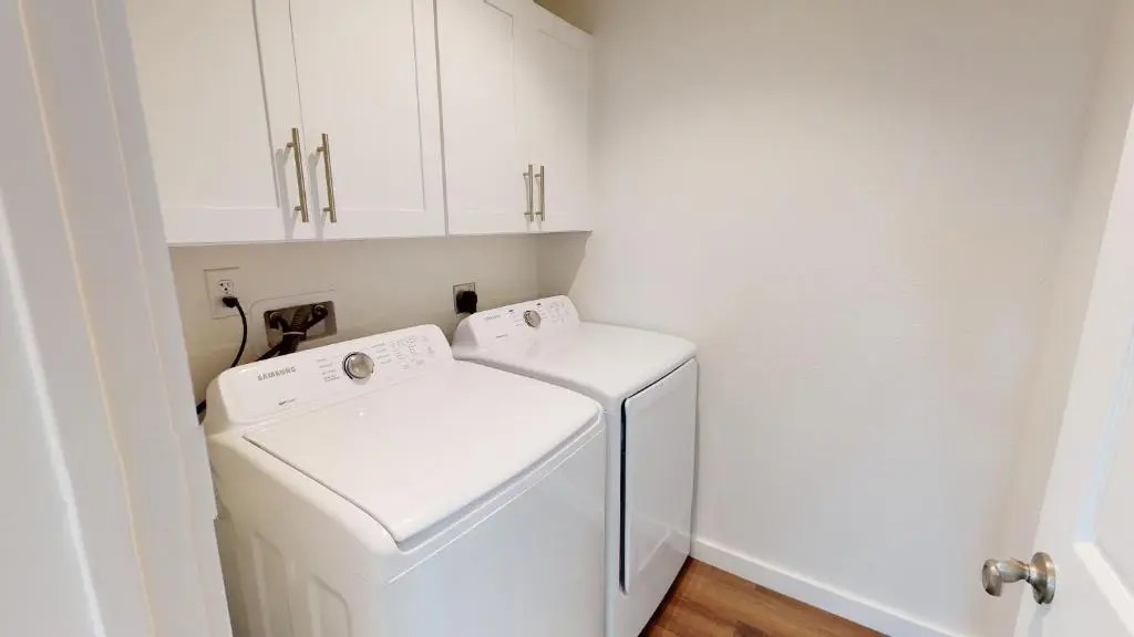 AH-D113 Newly Remodeled First Floor Condo, Near Shared Community Pool