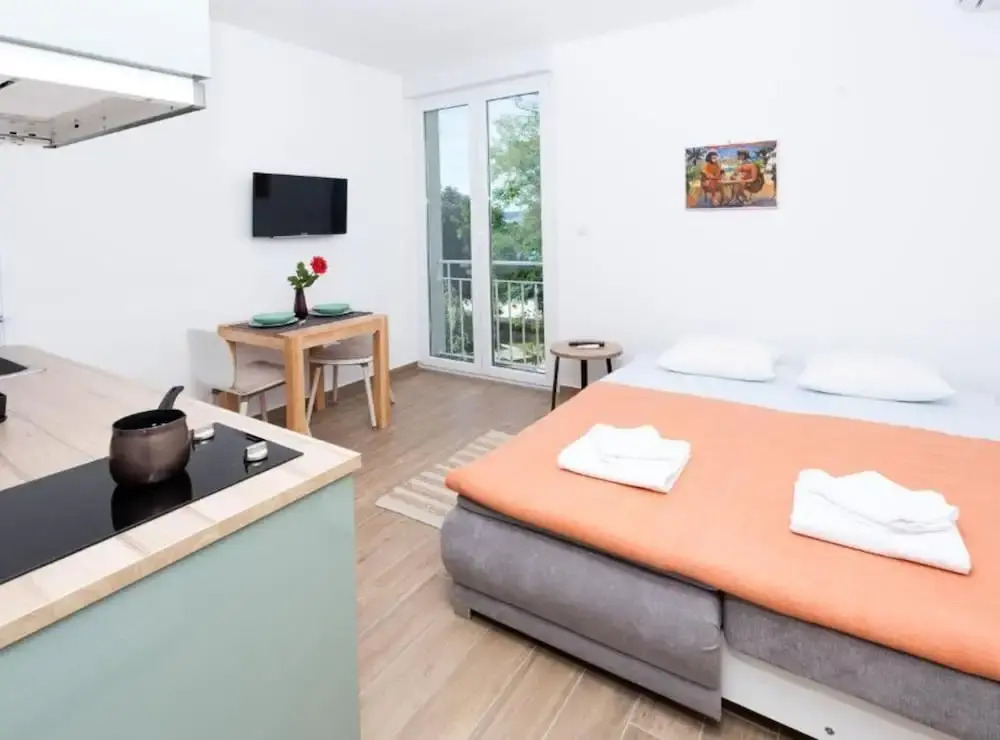 Romantic Studio in Zadar With City and Garden Views