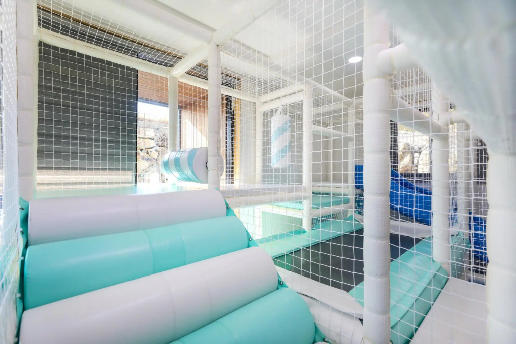 Geojae Achimgoyo Kids Poolvilla