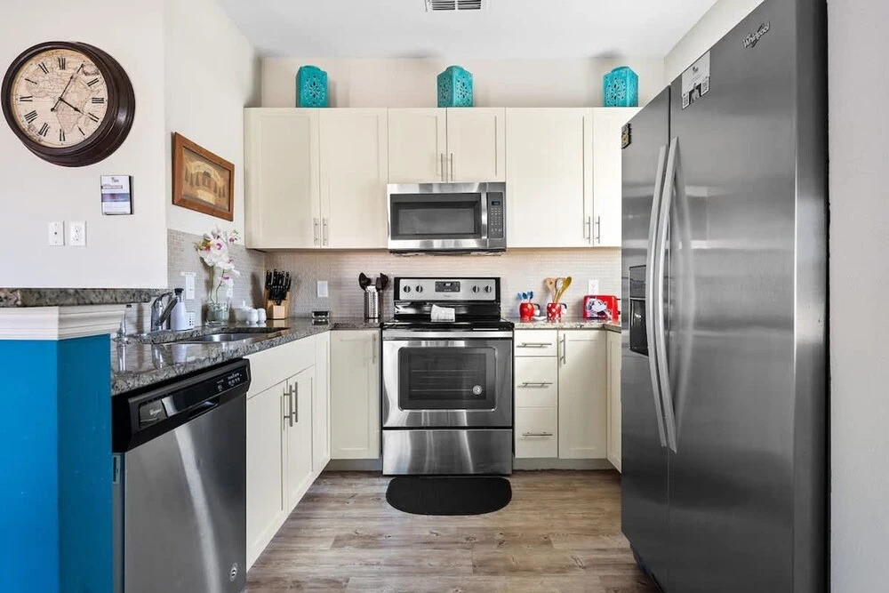 Modern Decor at West Lucaya 4 BR Wl8989