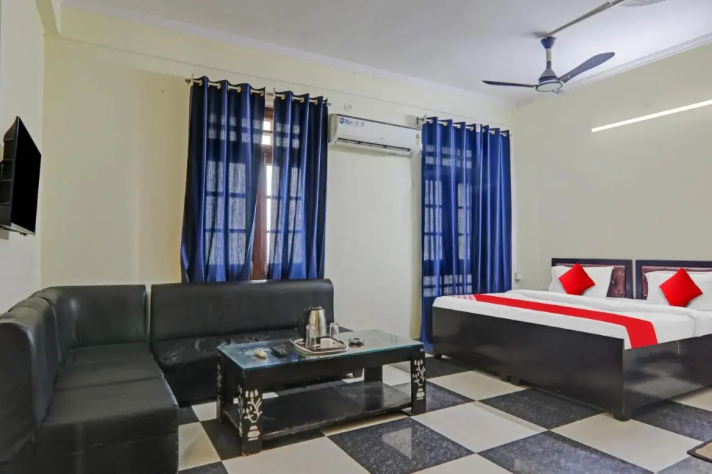 OYO Flagship 80680 Hotel Harsh Inn