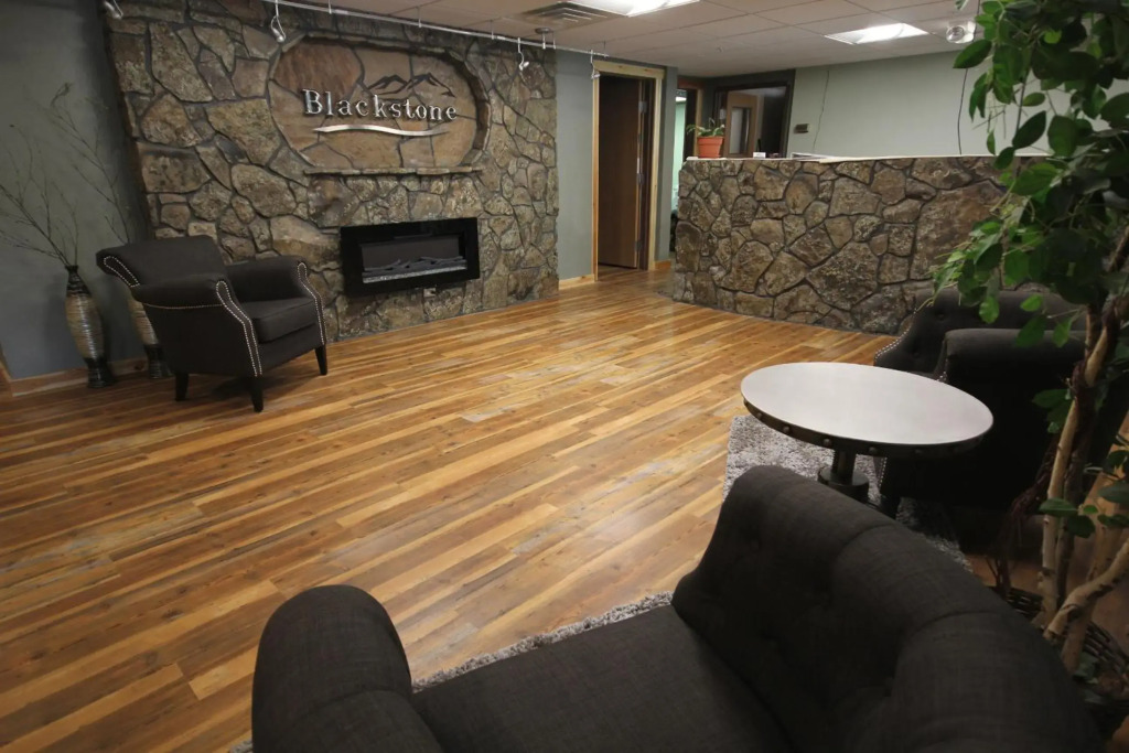 Blackstone Lodge and Suites