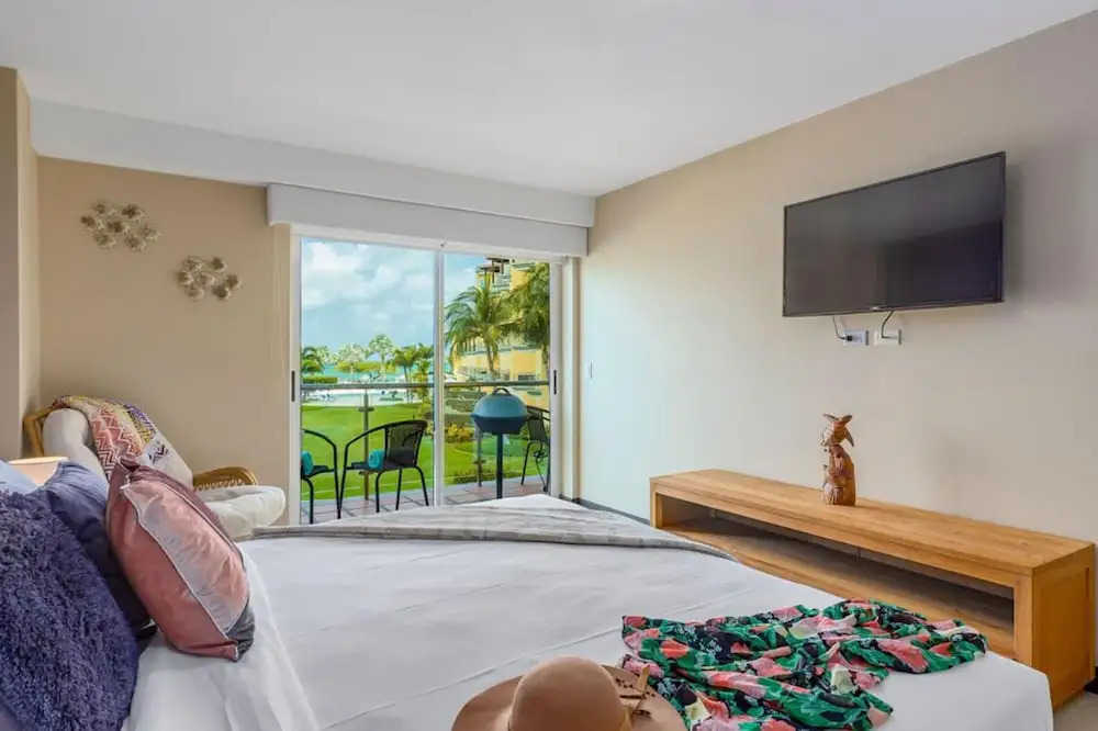 Ocean Front 2BR 2BA w Amazing Beach