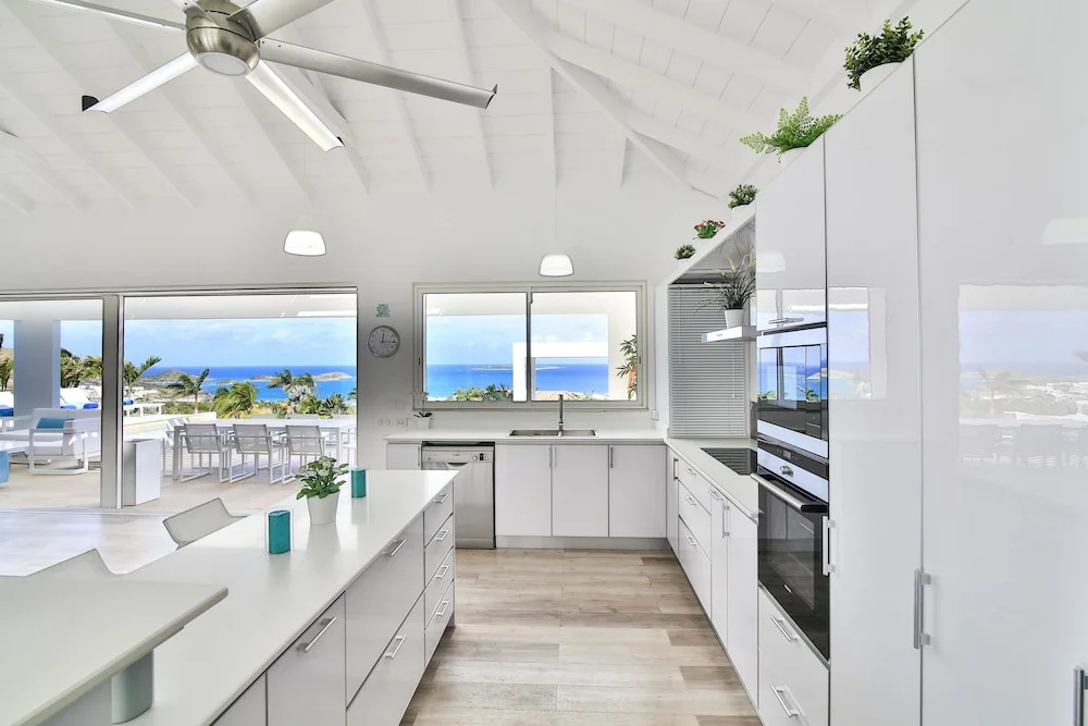 Modern Private Villa, Swimming Pool, AC, Free Wifi, Near Orient Beach, Ideal for Couples/ Families!