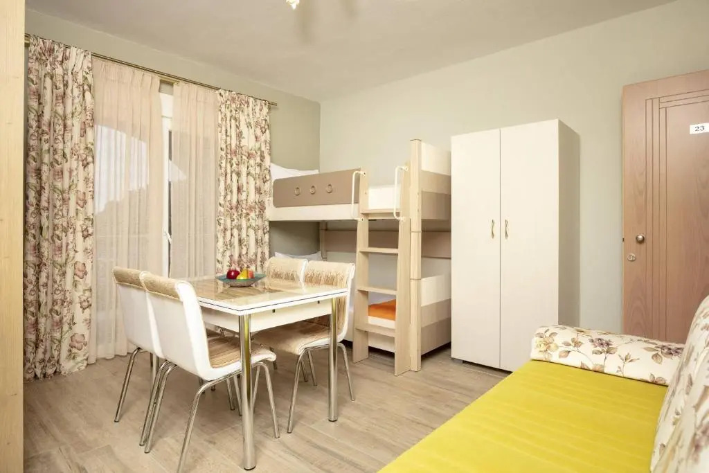 Stratos Deluxe Apartments