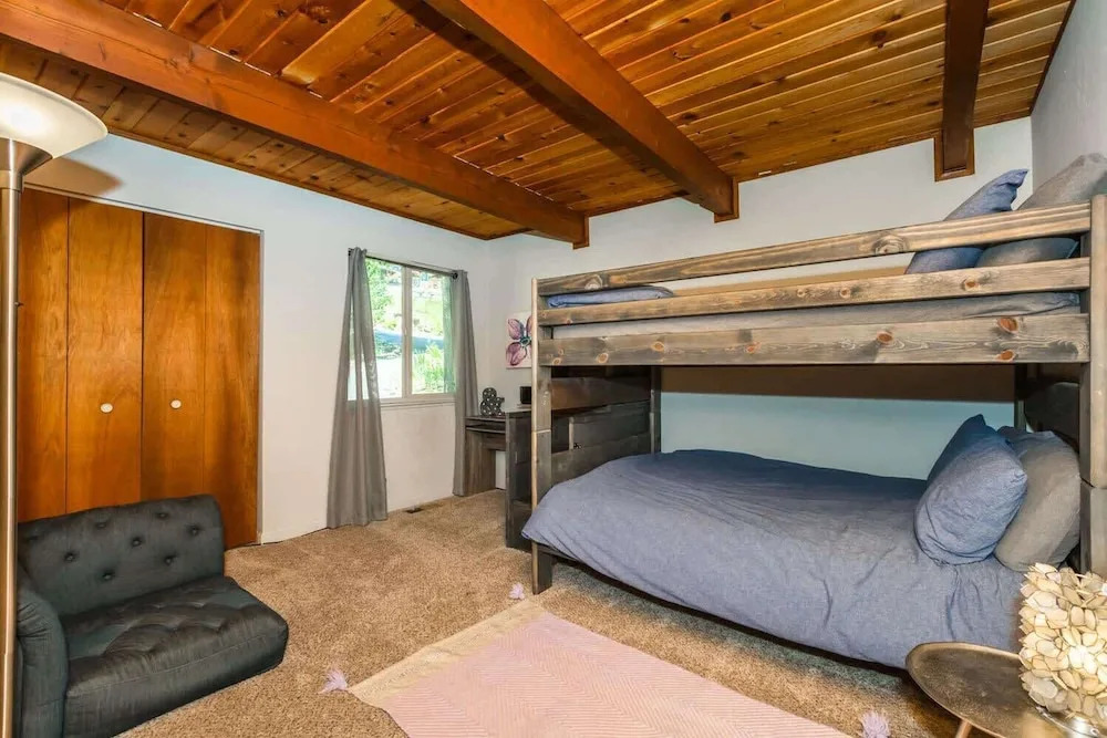 Alder Creek Paradise - Tree-lined Cabin Stay for 7
