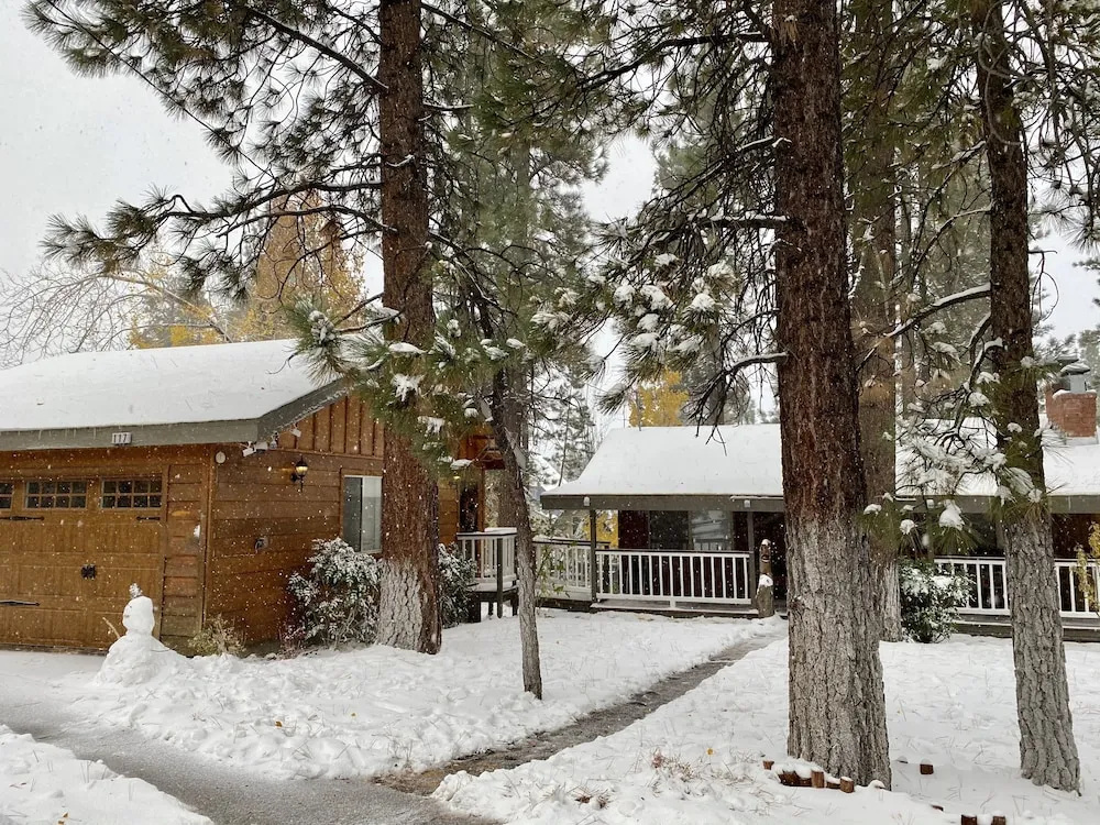 Big Wood Pines - Relaxing Home With A Large Fenced Yard For Your Furry Friends To Enjoy! 3 Bedroom Home