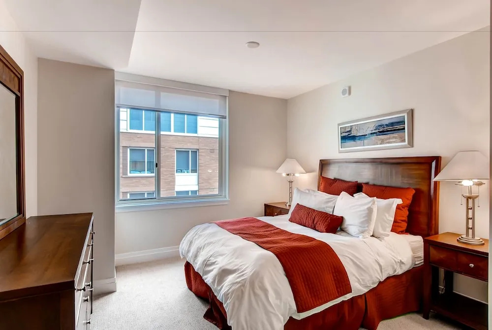 Global Luxury Suites at Toone Street