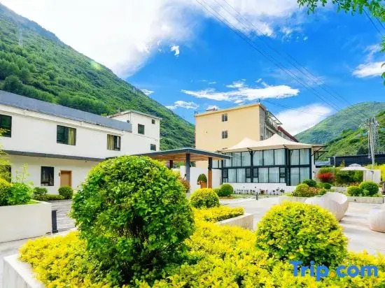 Kangding Tingshan Hot Spring Homestay