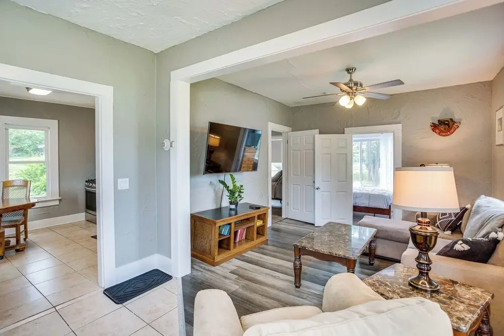 Lakefront Mound Getaway: Near Snowmobiling Trails!