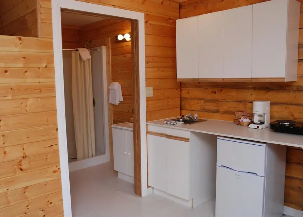 Triple J Hotel & Cabins