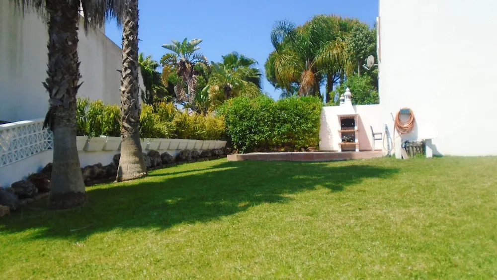 House with 3 Bedrooms in Albufeira, with Shared Pool, Enclosed Garden And Wifi