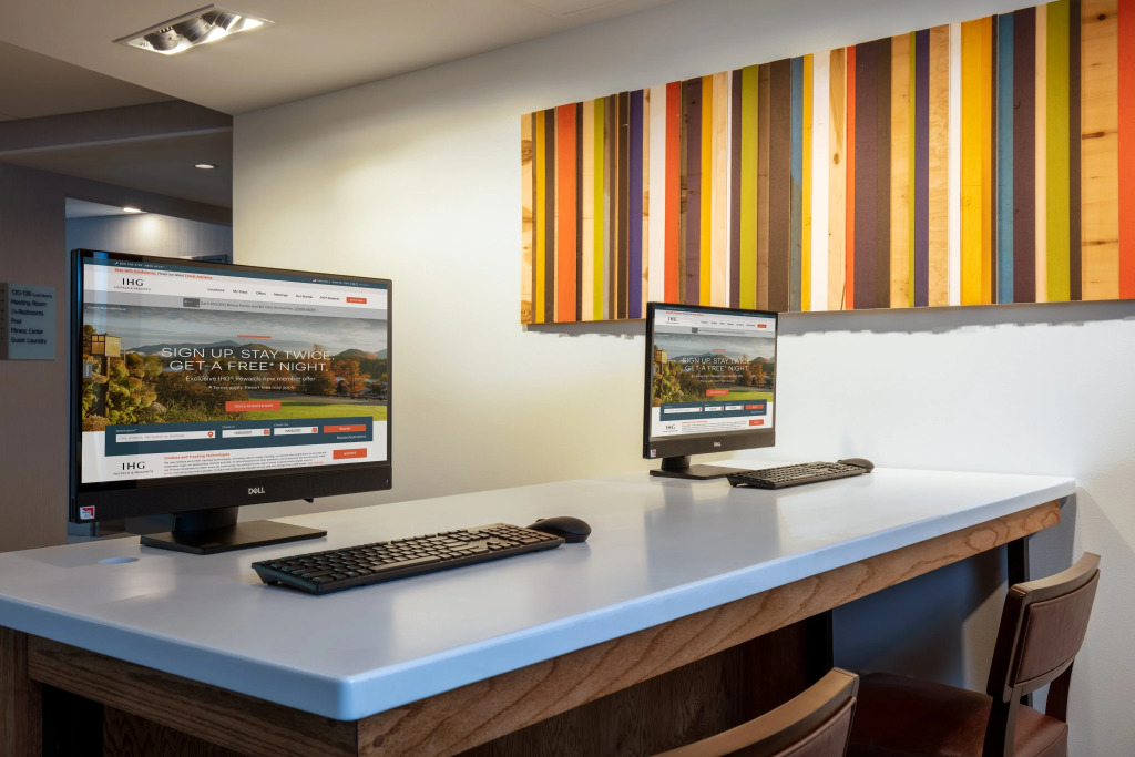 Holiday Inn Express & Suites - Beloit by IHG