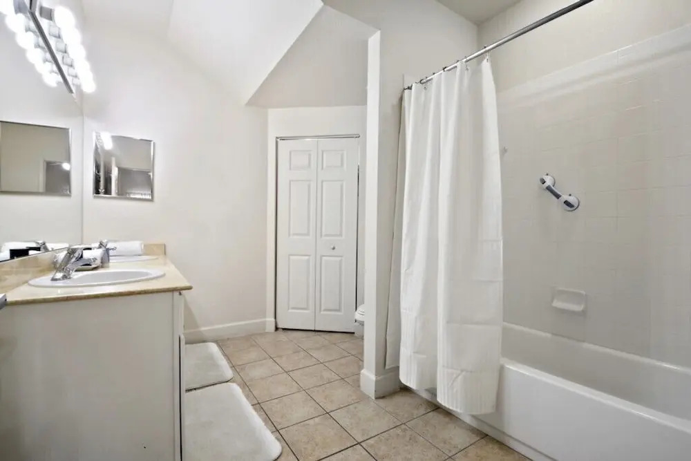 3 bedroom villa - accommodate 8 guests