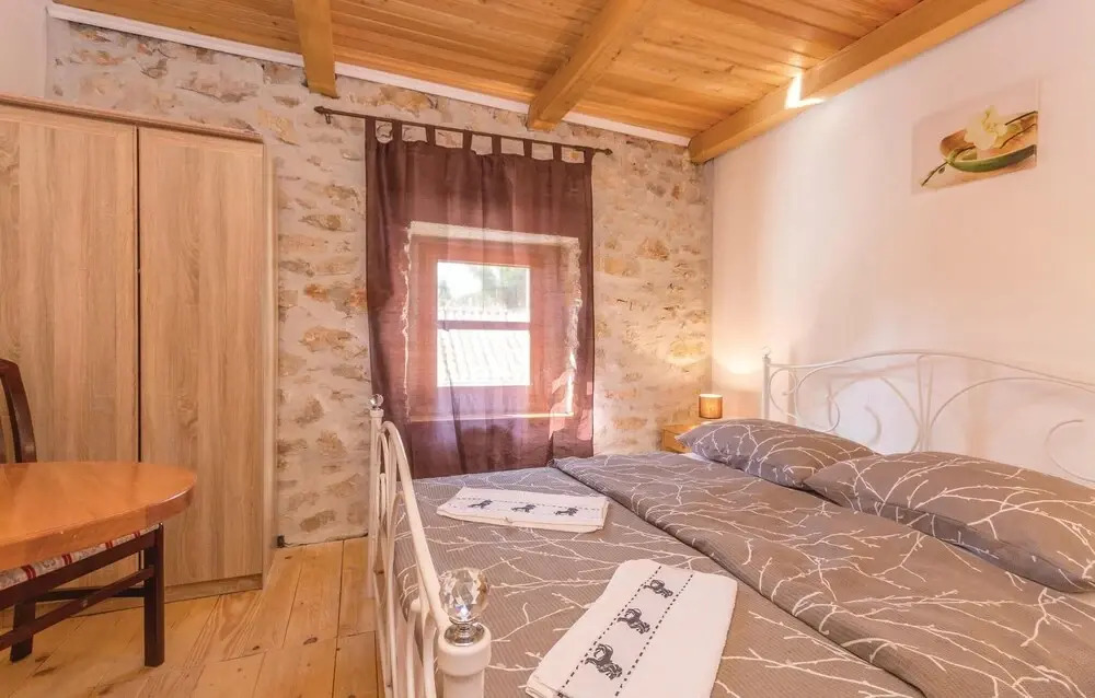 Beautiful Home in Lisane Tinjske With 5 Bedrooms, Wifi and Outdoor Swimming Pool