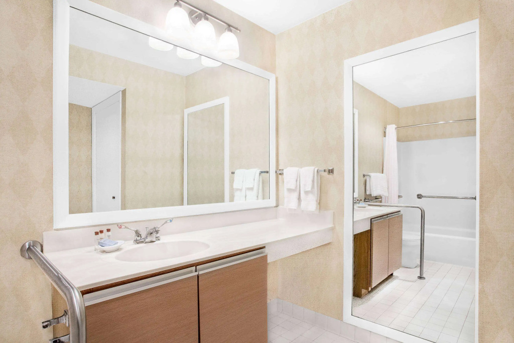 Hawthorn Extended Stay by Wyndham Green Bay