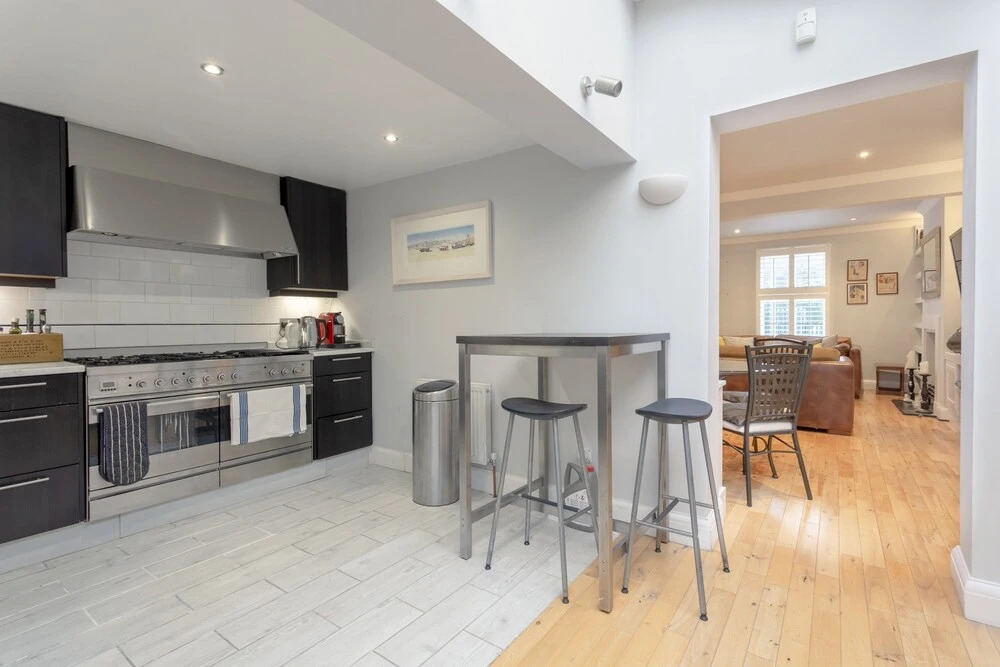 Stunning 2 Bedroom 2 Storey House in Battersea