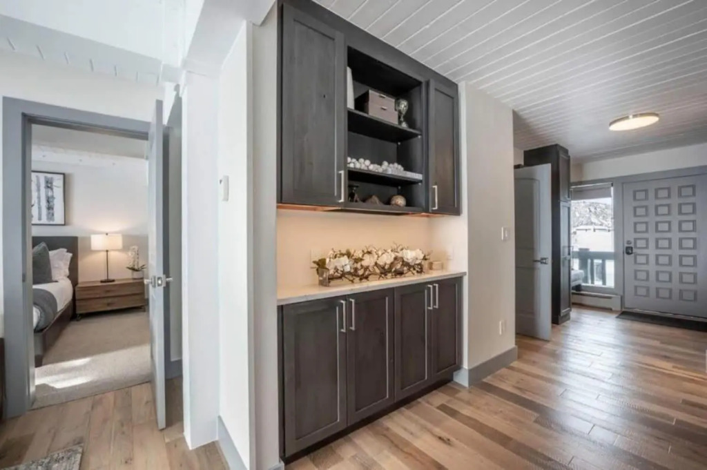True Ski-In Ski-Out 2 BR Condo with Hot Tub