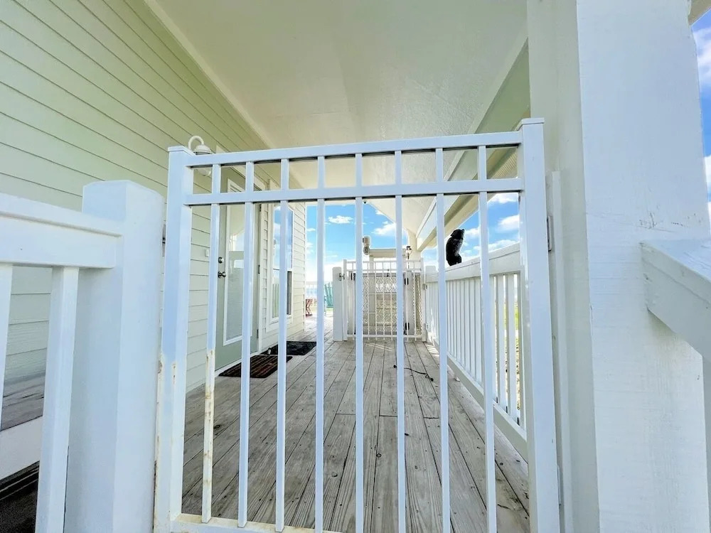 The Green Seahorse 4 Bedroom Home by RedAwning