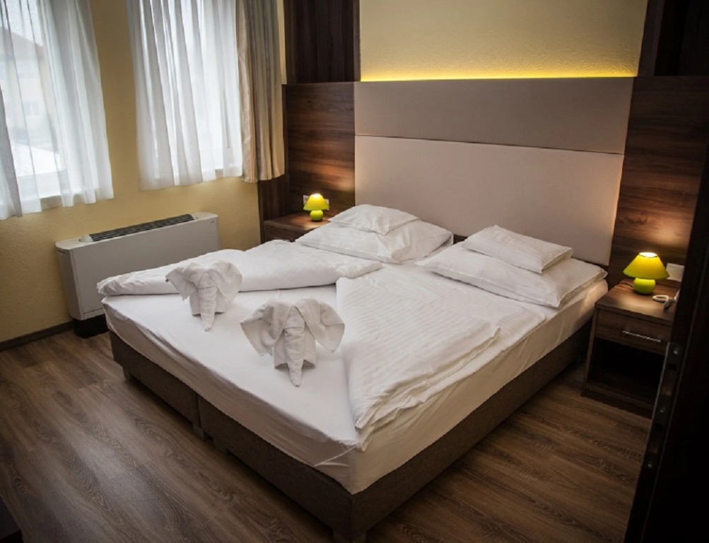 Jade Hotel-Ezüsthíd Hotel