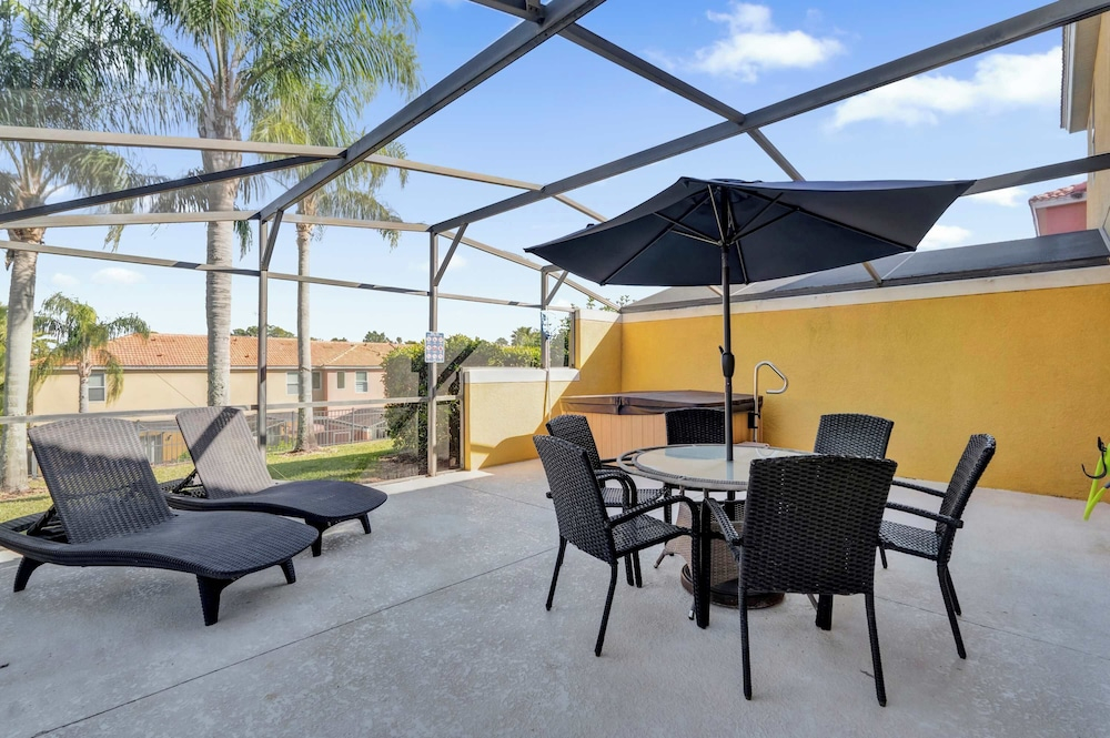 Upstay Spacious 3BR Home w/ Resort Clubhouse Pool