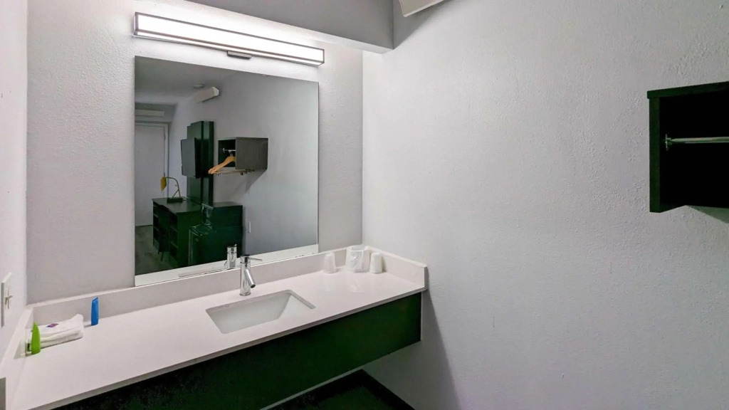 Motel 6-Nashua, NH - South