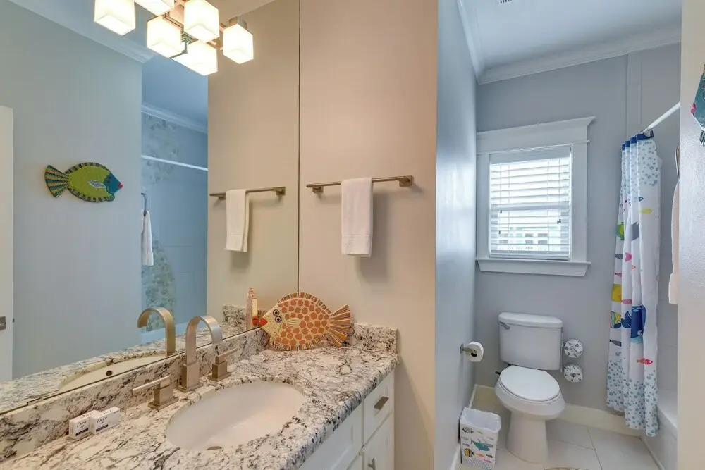 Walk to Ocean! Group Beach House in Galveston