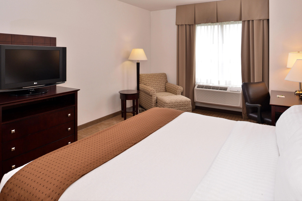 Holiday Inn Madison at The American Center by IHG