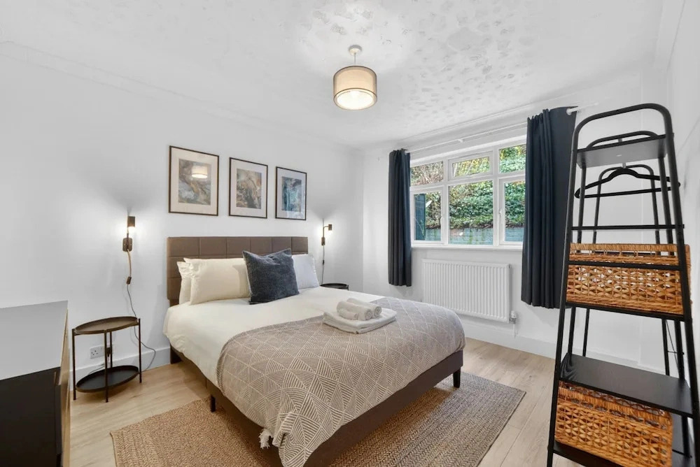 Madeira 2BR Garden Retreat in Bromley With Street Parking