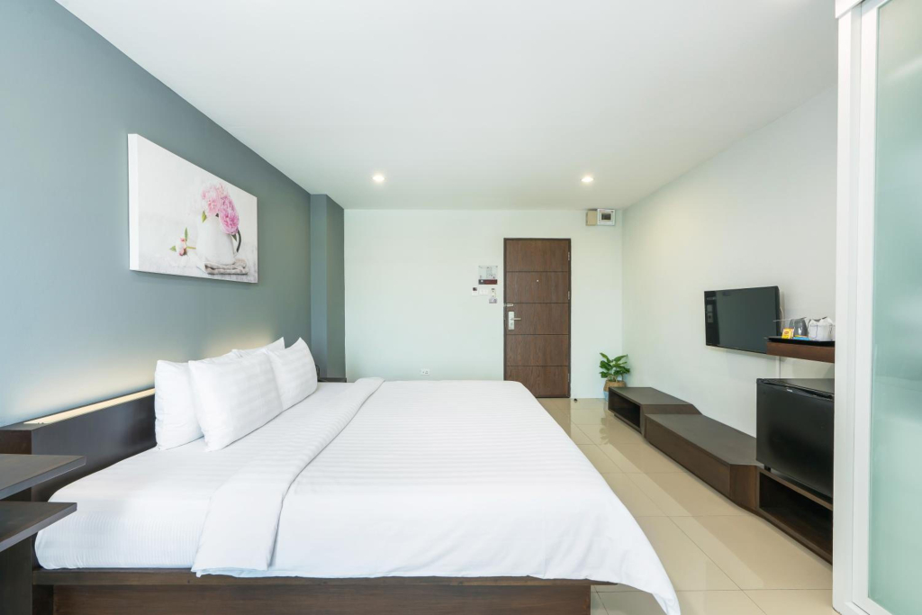 De Botan Srinakarin Hotel & Residence