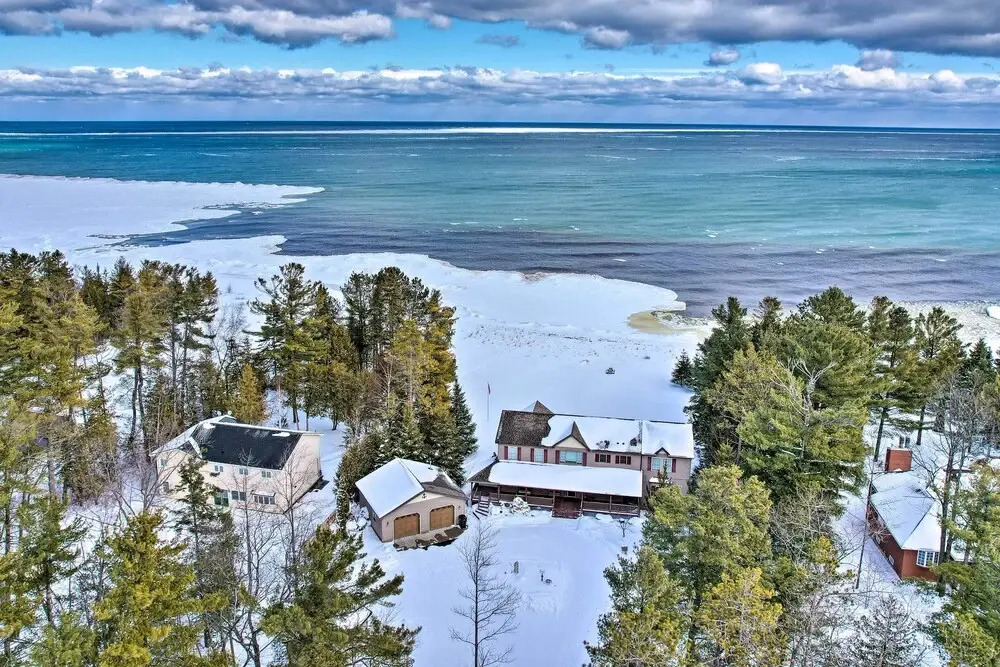 Spacious Lakefront Home w/ Sunroom & Bar