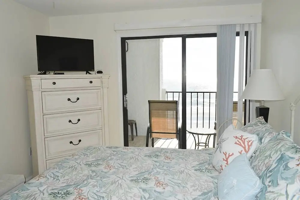 Shalimar 3b 2 Bedroom Condo by RedAwning