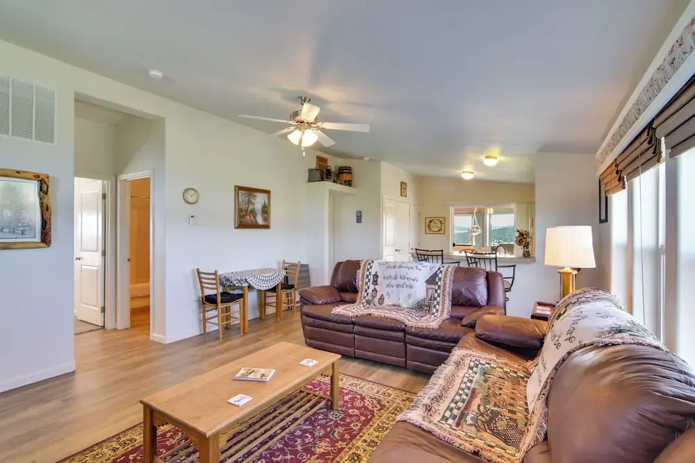 Tranquil Cabin Getaway w/ Panoramic Mtn View!