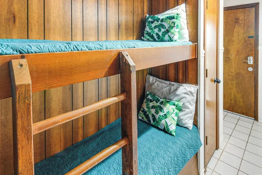 Pool, Spa & Dining: Beach Condo in Hilton Head!