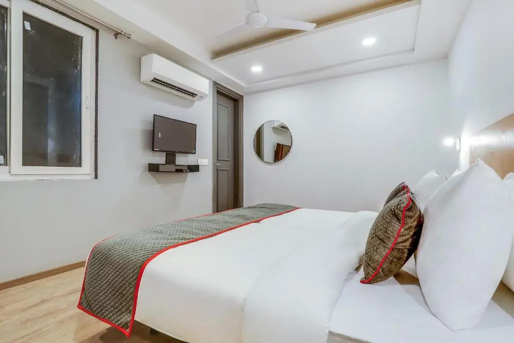 OYO Townhouse 493 Hotel Tel One Stay Near Omaxe Celebration Mall