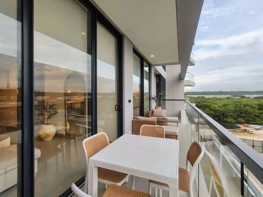 w Enchanting 2BR w Balcony in Morros