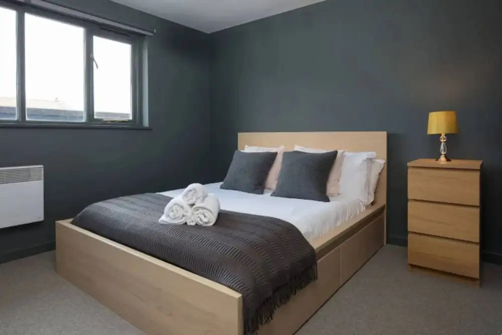 Contemporary 2 Bedroom Midland Mews Apartment