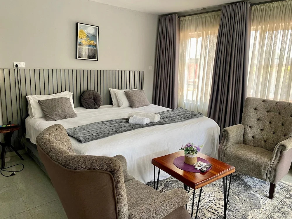 Spacious Ground-floor Studio in Central New Chadcombe - 2316
