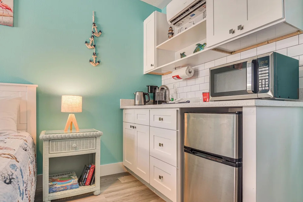 Madeira Beach Studio: Walk to John's Pass!